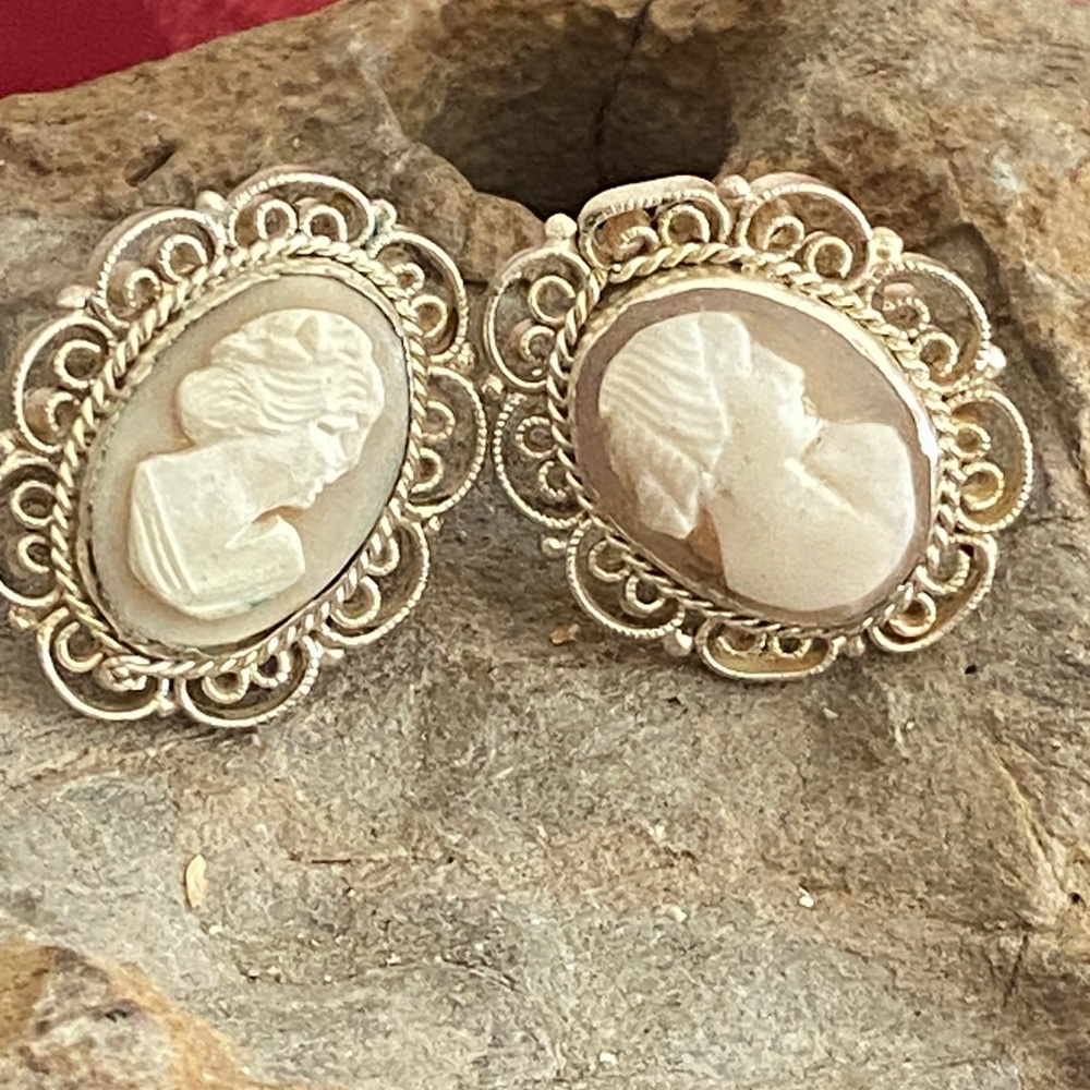 Vintage Carved Shell Cameo Silver Filigree Screw Back Earrings